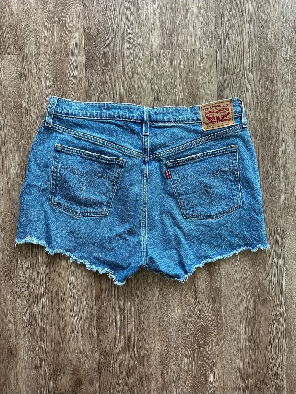 Levi's 501 Original Fit High Rise Denim Shorts Medium Wash 33‎ Cut Off Western